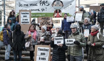 Des parents protestent contre la vaccination au Cycle