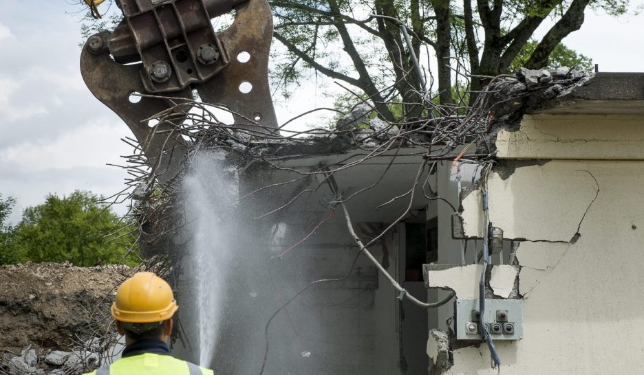 Des ouvriers exposés à l’amiante, selon le SIT