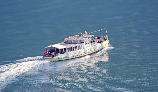 Les passagers naviguent à l’électricité