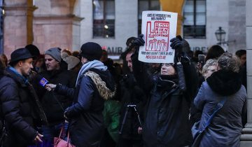 Colère des parents contre le masque 1