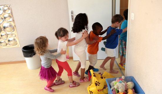 Les crèches et les parents dégustent