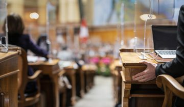 Parlement armé face aux crises