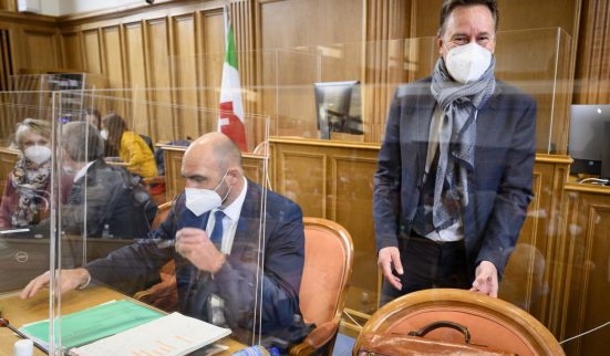 Tentative de féminicide: bracelet électronique discuté