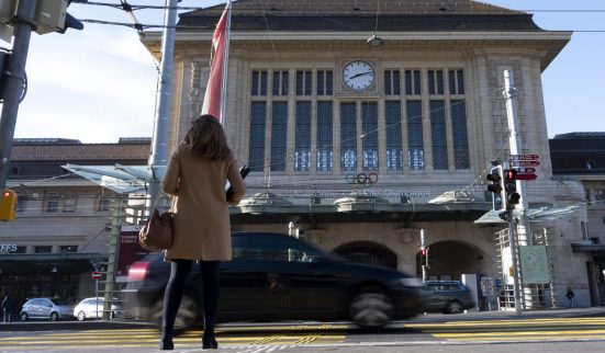 Un poste de police géant à la gare