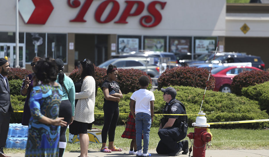 Choc et colère après une tuerie raciste