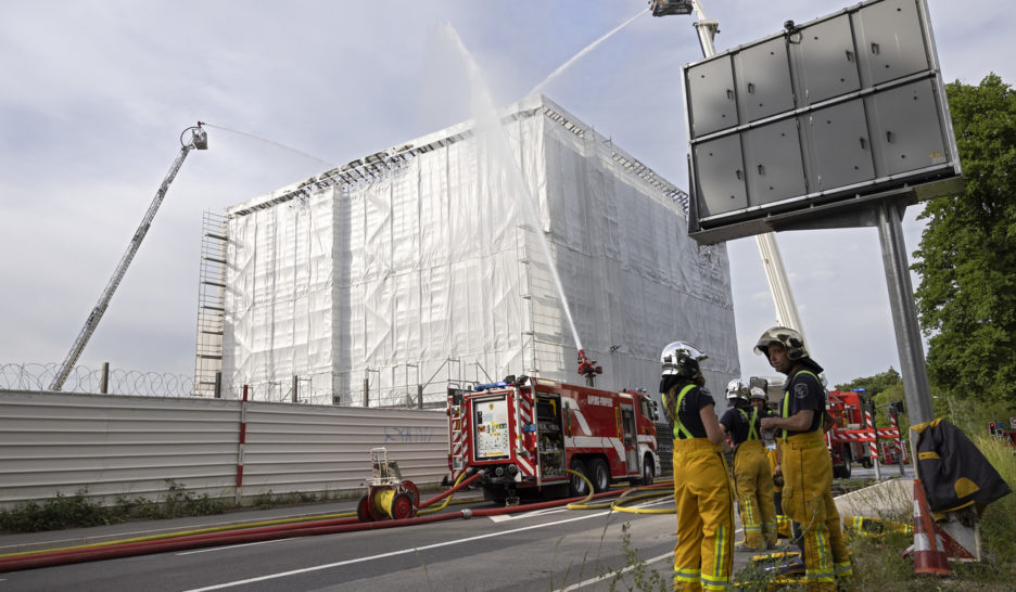 Un gros incendie paralyse l'aéroport