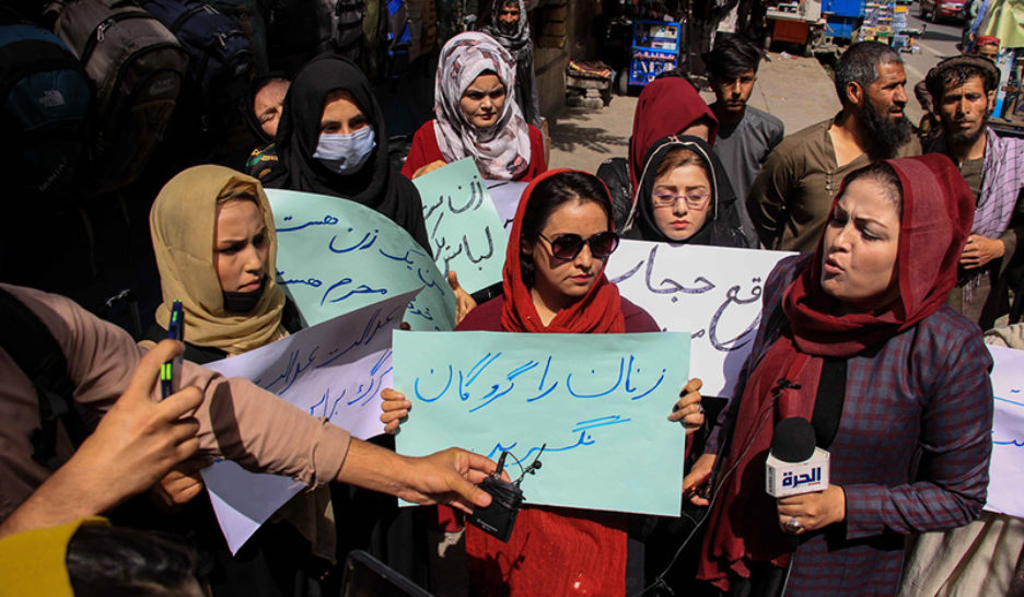 Une vingtaine de femmes manifestent à Kaboul pour leurs droits