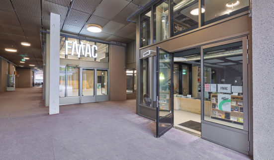 Encore plus accessible, l’art public