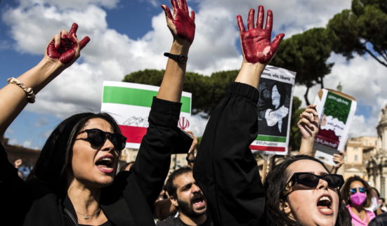 La contestation enfle 1