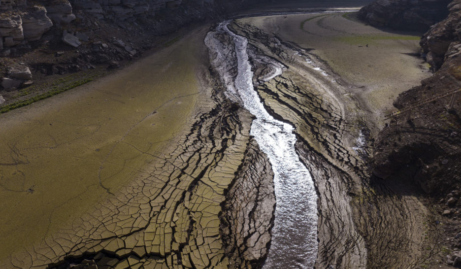 L'écoulement des eaux fluviales inférieur à la normale