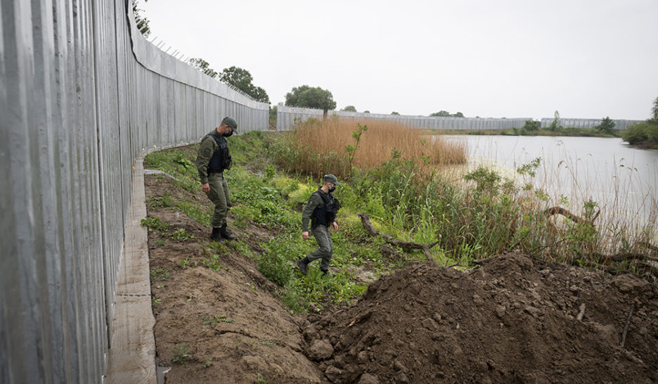 Meurtre au bord d’un fleuve, frontière et cimetière