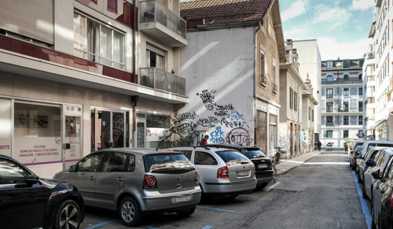 Suppression des places de parc jugée trop lente en Ville