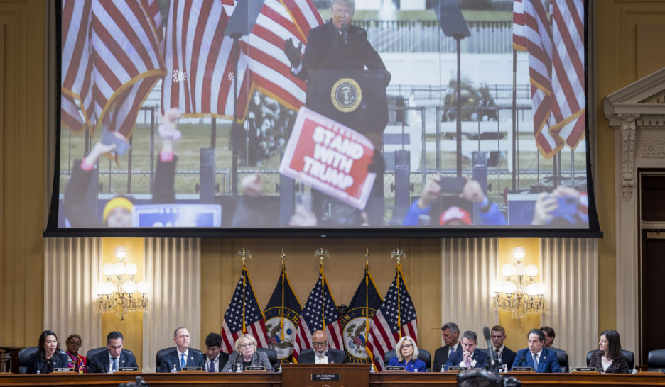 Assaut du Capitole: poursuites pénales contre Trump recommandées