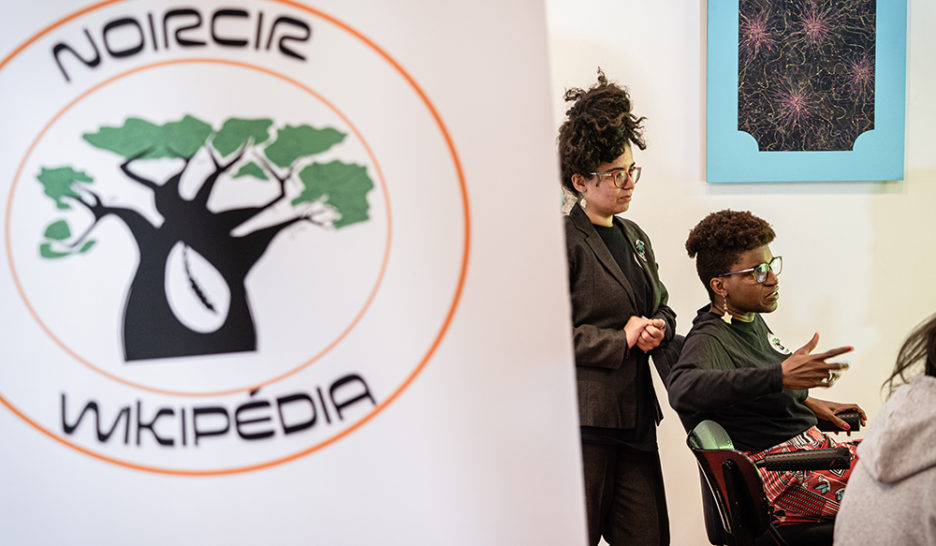 Samedi, on noircit wikipédia