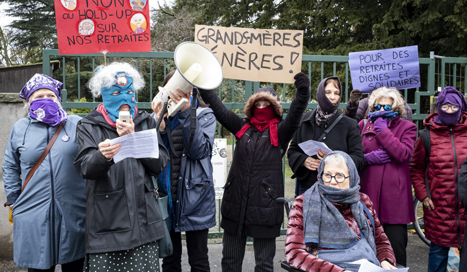 Cagoulées contre les retraites indignes