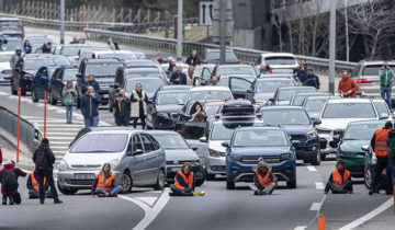 Les scientifiques au front