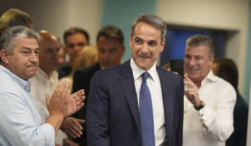 Avec la majorité absolue, Mitsotakis de nouveau Premier ministre