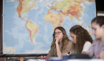 Racisme: revoir le matériel scolaire