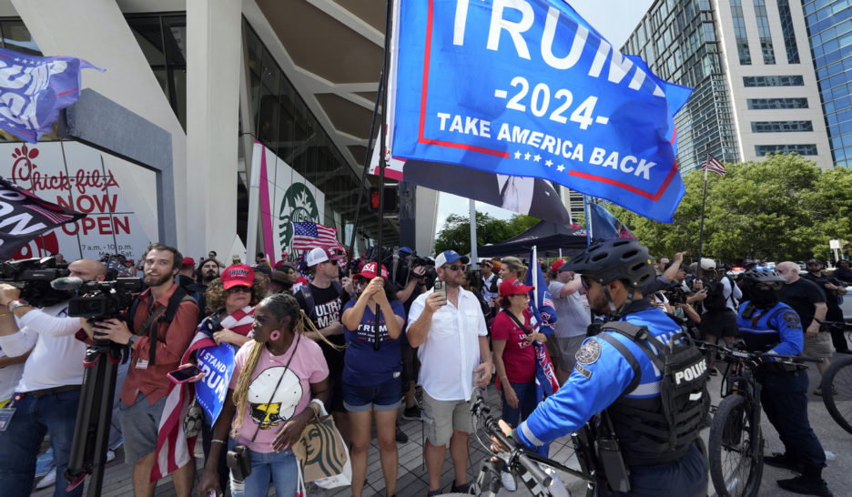 Trump, martyr et superhéros