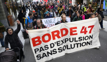 Des personnes mobilisées contre la fermeture d'un centre