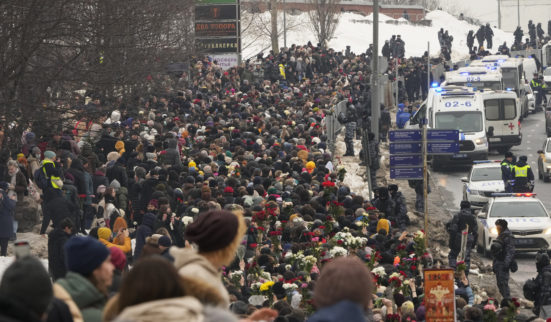 Des milliers de personnes aux funérailles de Navalny