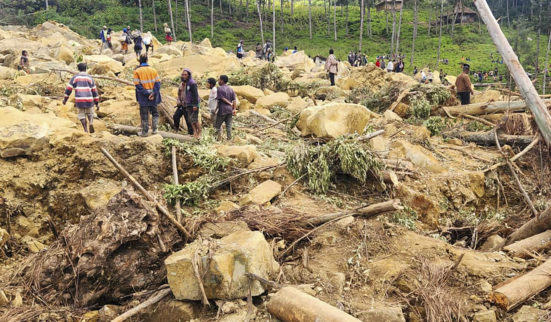 2000 personnes ensevelies par un glissement de terrain