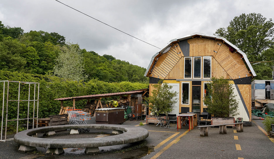 A la Pointe, la cabane entre deux eaux