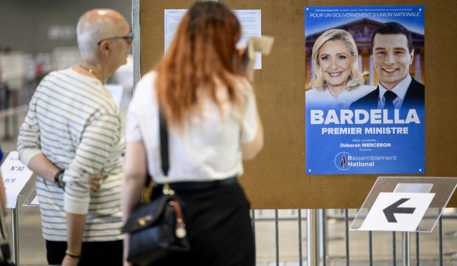 Législatives: l'extrême droite largement en tête au premier tour