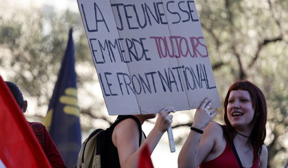 Meeting RN interrompu par des antifas