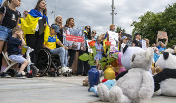 Centaines d’Ukrainiens à Genève après l’attaque contre Okhmadyt 1