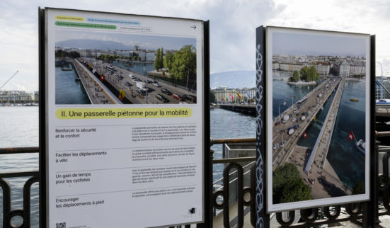 Touché coulé sur la passerelle piétonne du Mont-Blanc