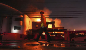 Des incendies hors de contrôle menacent Hollywood