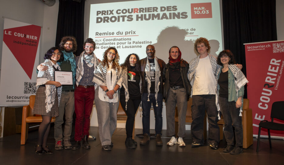 Une partie des lauréat·es du Prix Courrier avec Sami et Manal. J-M ETCHEMAÏTE